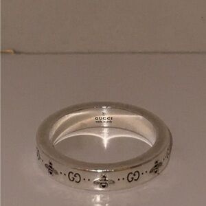 GUCCI GG AND BEE ENGRAVED